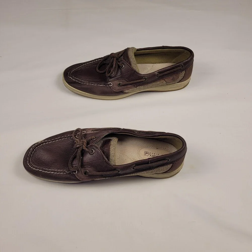 Sperry brand top